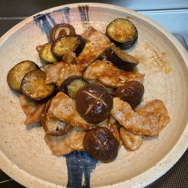 豚肉とナスと椎茸のチャップ炒め^_^